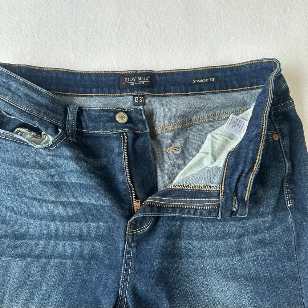 Judy Blue Distressed Straight Jeans Medium Wash Womens Size 13/31 - Picture 4 of 11